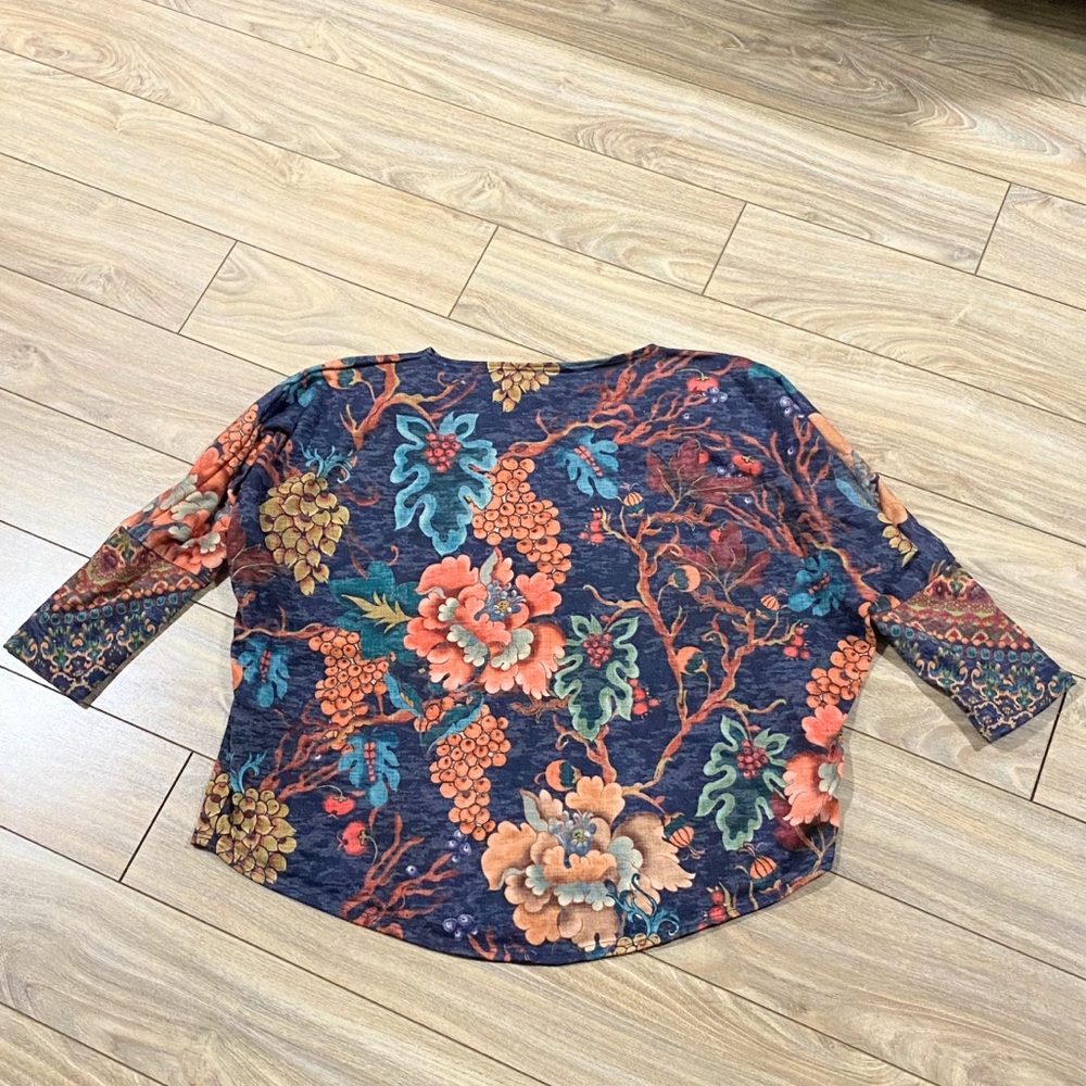 Amma Design 3/4 Sleeve Multi Colored Bat Wing Top